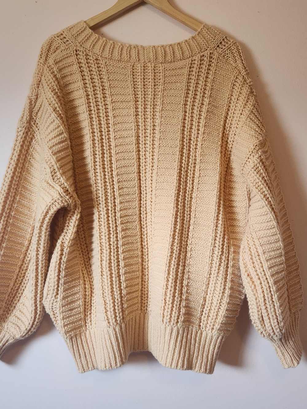 Tan Oversized Cable Knit Chunky Cardigan Sweater Lantern Sleeves V-neck Sz L EUC - Picture 4 of 9
